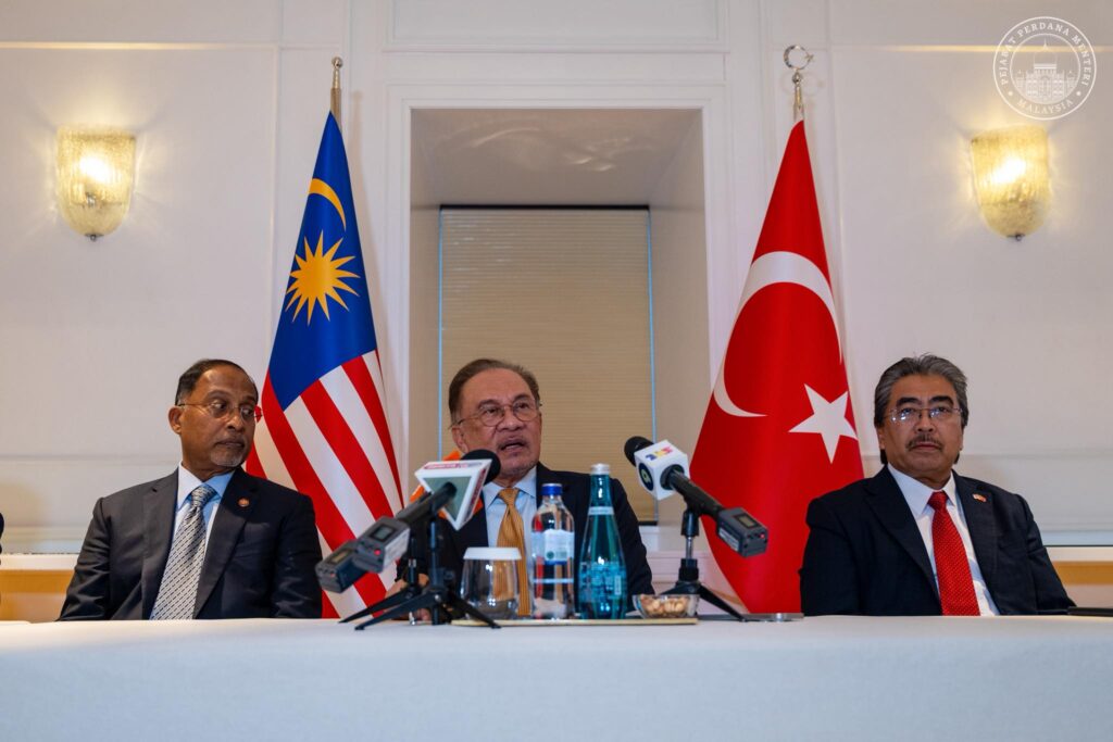 Upacara Kalungan Bunga di Makam Ataturk Protokol Rasmi Lawatan Ketua Negara – Anwar