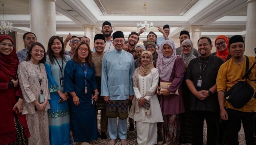 Media tonggak penyampaian maklumat sahih, kukuh kefahaman rakyat – PM Anwar