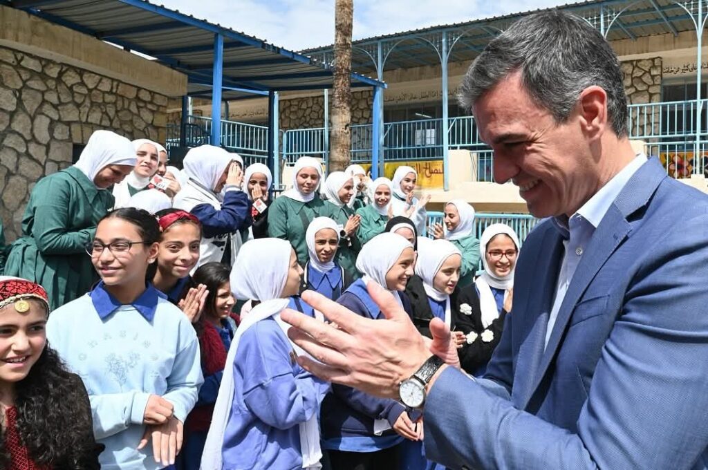 Sepanyol Rancang Larangan Media Sosial Bagi Bawah 16 Tahun