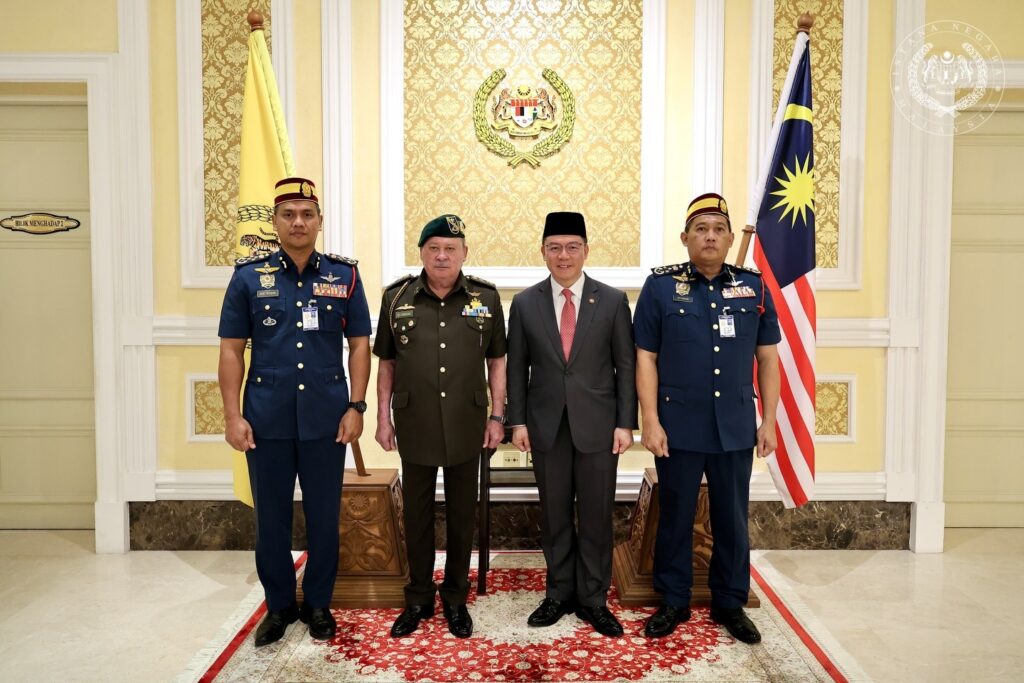 Agong Terima Mengadap Menteri Perumahan Dan Kerajaan Tempatan