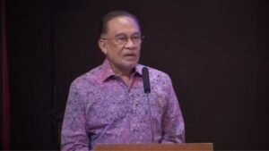 Anwar tekankan kualiti insan, bukan sekadar angka pelajar asing