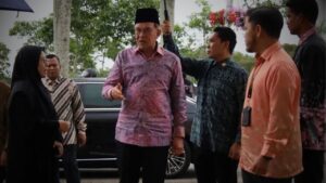 Anwar Hadir Solat Jenazah Tun Abdul Hamid Mohamad