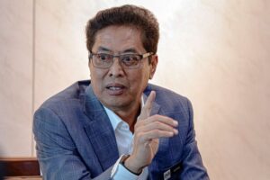 Azam Baki Fail Saman RM100 Juta Terhadap Bloomberg Terkait Laporan Saham