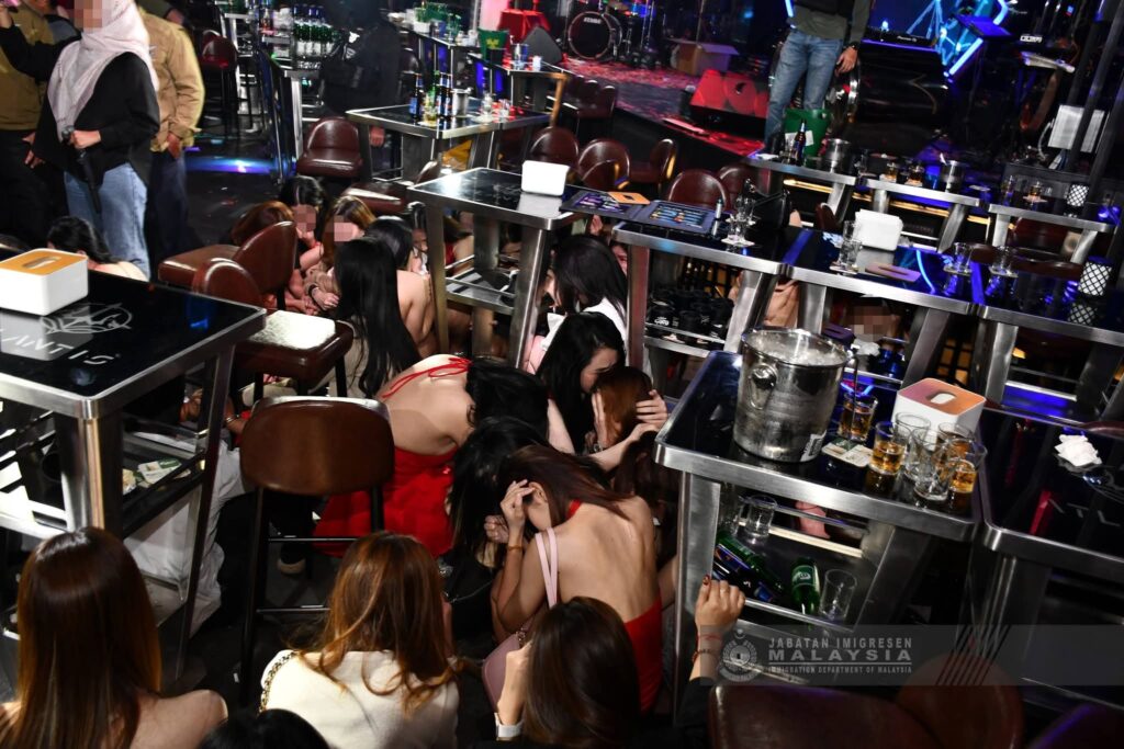 Pusat Hiburan Elit Kepong Diserbu, 107 Warga Asing Ditahan