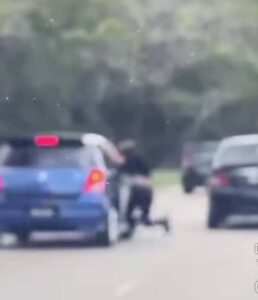 Lelaki Berpaut Pada Kereta Bergerak Direman Tujuh Hari