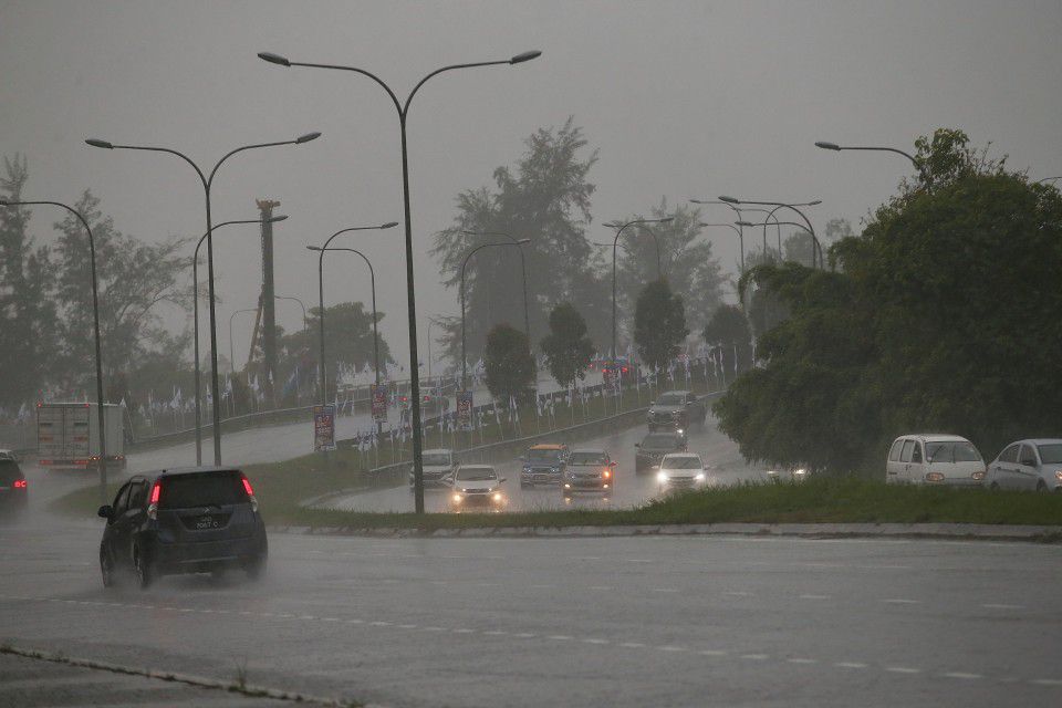 Fasa Peralihan Monsun Bermula 29 Mac, MET Malaysia Ingatkan Orang Ramai Waspada