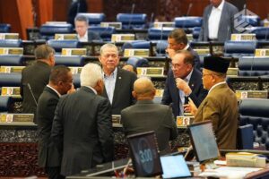 Sidang Dewan Rakyat Tangguh 5 minit Angkara Hamzah