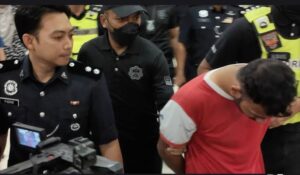 Pelajar IPT mengaku tidak bersalah pijak al-Quran