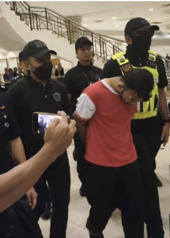 Penuntut IPTA didakwa kes muat naik gambar pijak al-Quran