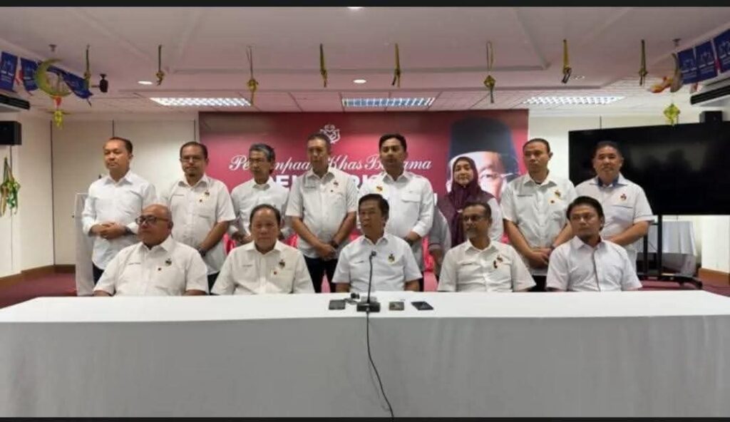 Krisis Negeri Sembilan: 14 ADUN BN Tarik Sokongan Terhadap MB