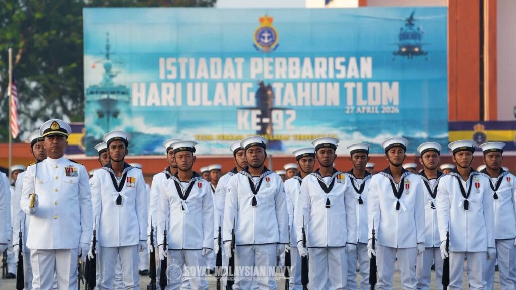 Istiadat Perbarisan Sempena Sambutan Hari TLDM Ke-92 Meriah Di Lumut