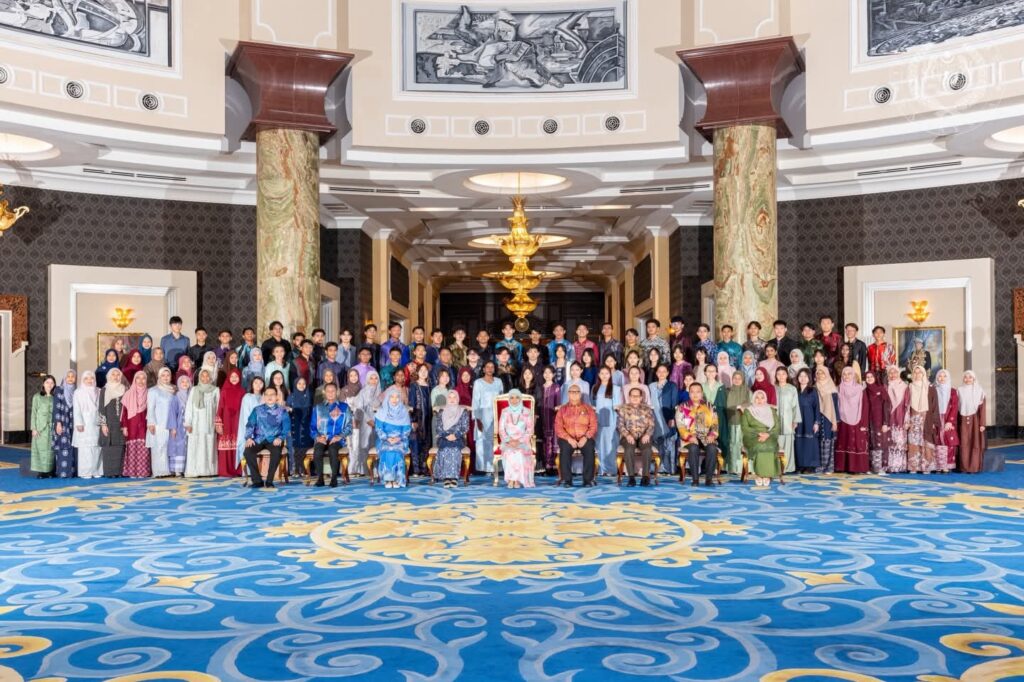 Raja Permaisuri Agong Rai Pelajar Cemerlang B40 Di Istana Negara