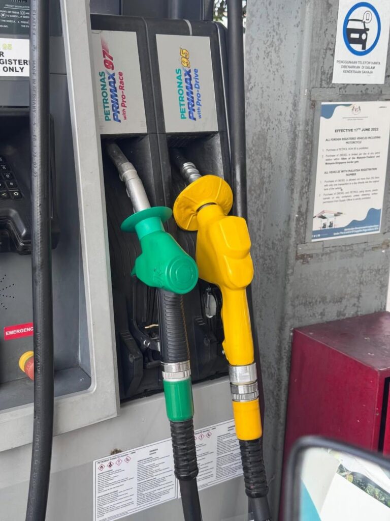 Minyak Lonjak Lebih 100 USD Selepas Rundingan AS-Iran Gagal Capai Perjanjian