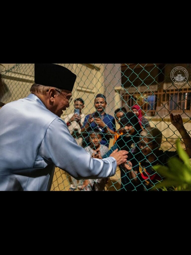 Duit Raya Pemberian Uwais, Aesha Sentuh Hati PM