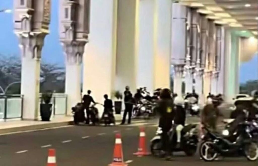 ‘Aksi ‘Mat Rempit’ Cemar Imej Lapangan Terbang Kota Bharu’ – Loke