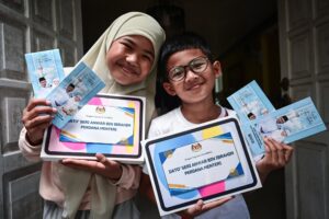 Dari duit raya ke iPad, dua beradik tak sangka terima balasan istimewa