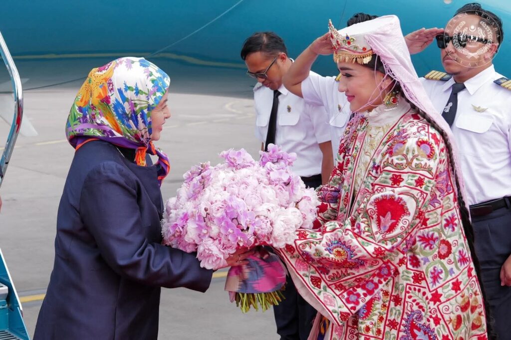 Raja Permaisuri Agong Selamat Tiba Di Uzbekistan Untuk Lawatan Khas