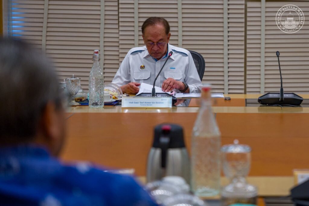 Anwar Gesa Lebih Banyak PBT Kurang Kadar Sewa Premis Demi Bantu Peniaga Kecil