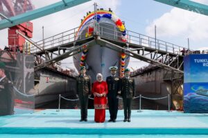 Raja Permaisuri Agong Sempurna Penamaan, Pelancaran Kapal KD Tunku Laksamana Abdul Jalil