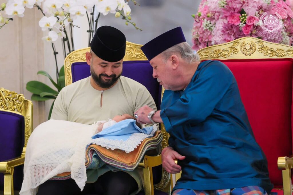 Majlis Berandam Surai Puteri Pemangku Sultan Johor Selamat Dilangsung