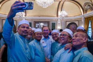 Anwar Santuni Bakal Jemaah Haji Permatang Pauh, Tambun
