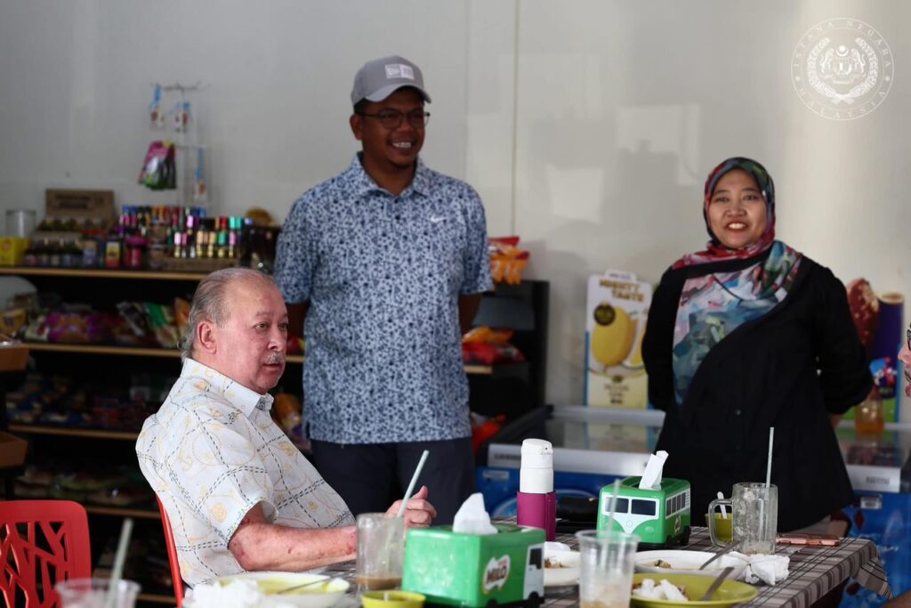 Sultan Ibrahim Curi Tumpuan, Santap Pagi Di R&R Dusun Panti