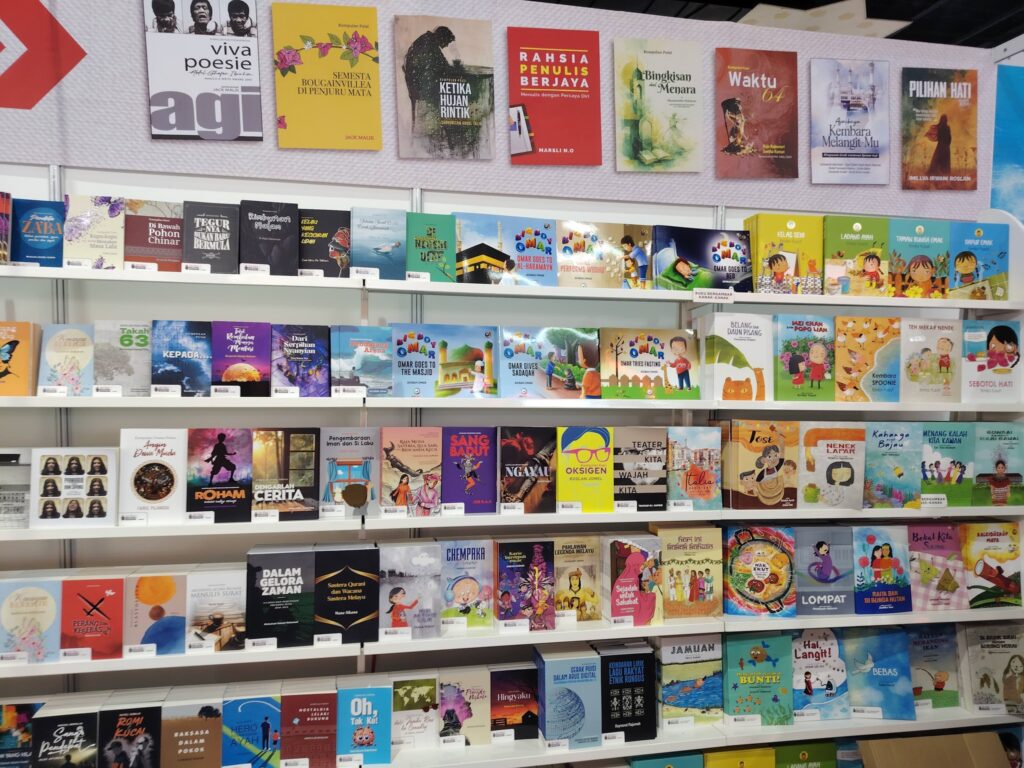 Kerajaan terus beri baucar buku RM100 kepada pelajar sekolah, IPT