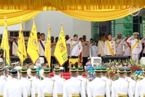 Agong Berangkat ke Istiadat Mengarak Panji-Panji