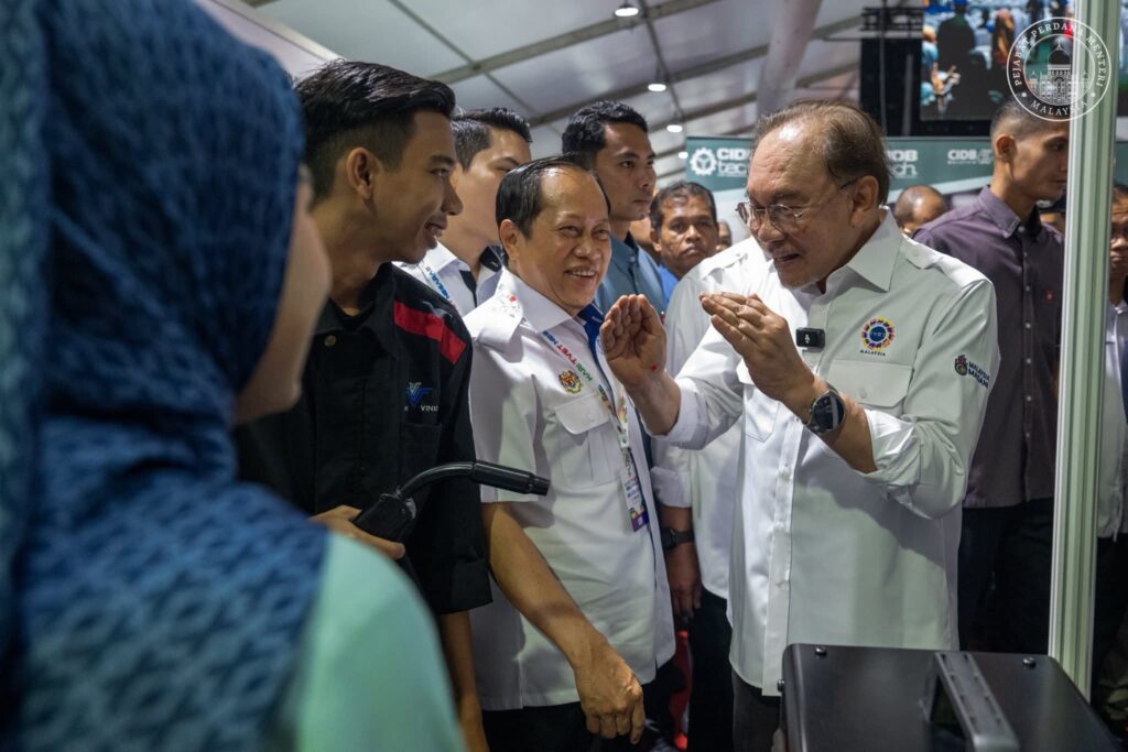 Pendidikan Sahaja Tidak Cukup, TVET Kunci Tenaga Kerja Masa Depan – Anwar