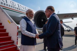 Anwar Ucap Tahniah Kepada Modi, PM Paling Lama Di India